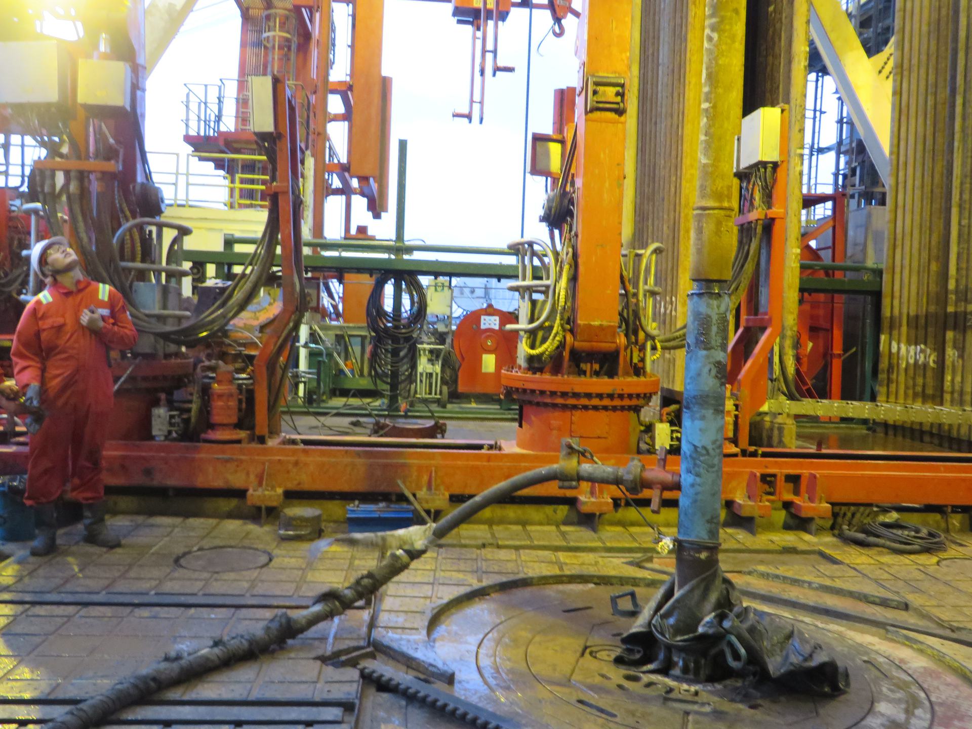 FECCS continuous circulation system on the rig floor
